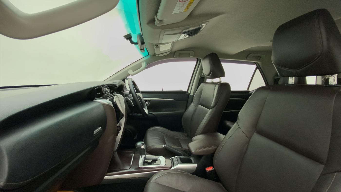 2017 Toyota Fortuner 2.8 4X2 AT, Diesel, Automatic, 1,04,607 km, Right Side Front Door Cabin