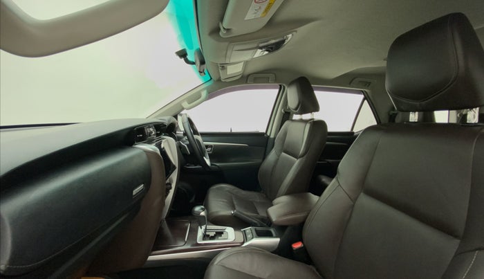 2017 Toyota Fortuner 2.8 4X2 AT, Diesel, Automatic, 1,04,607 km, Right Side Front Door Cabin
