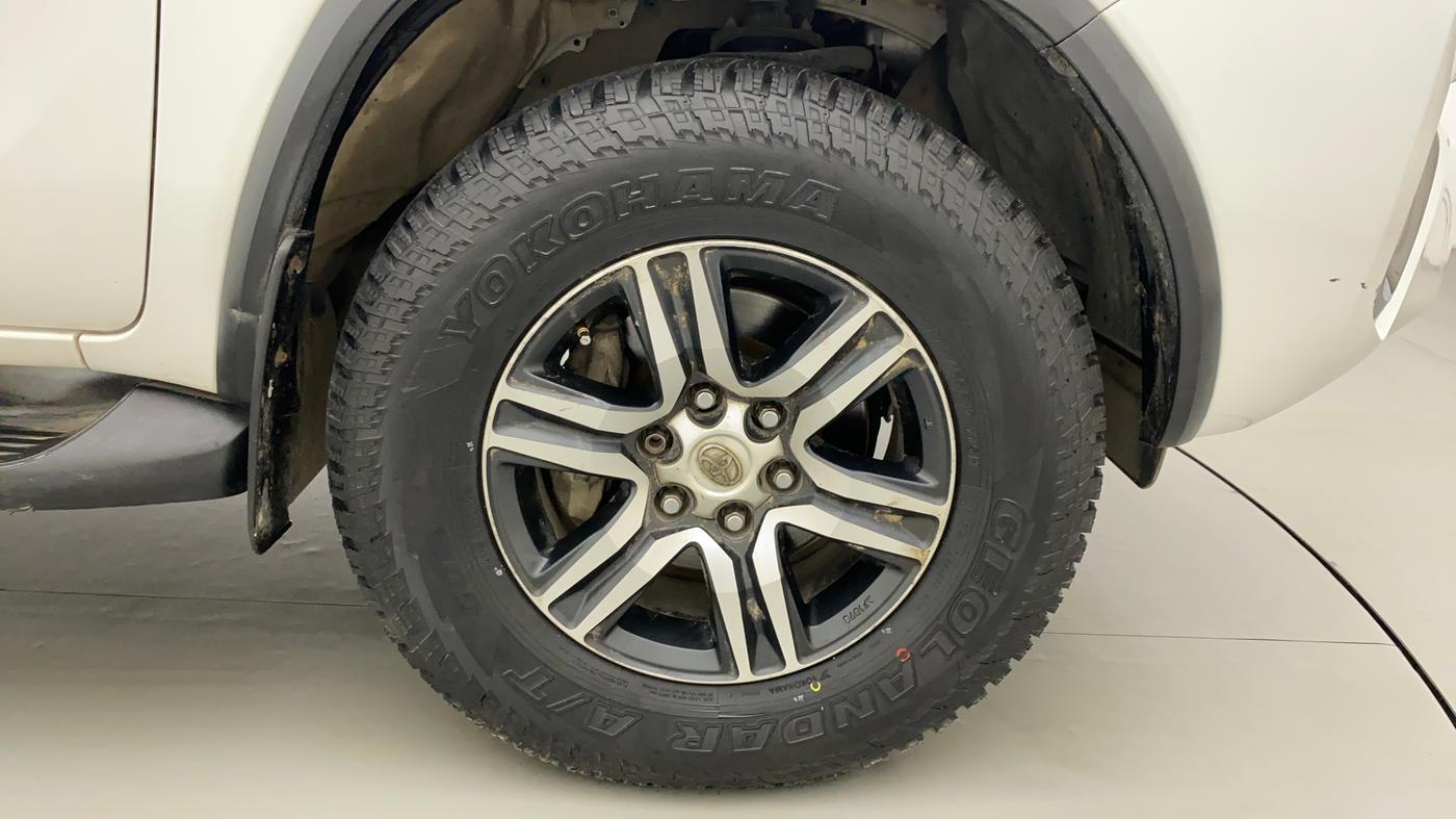 2017 Toyota Fortuner 2.8 4X2 AT, Diesel, Automatic, 1,04,607 km, Right Front Wheel