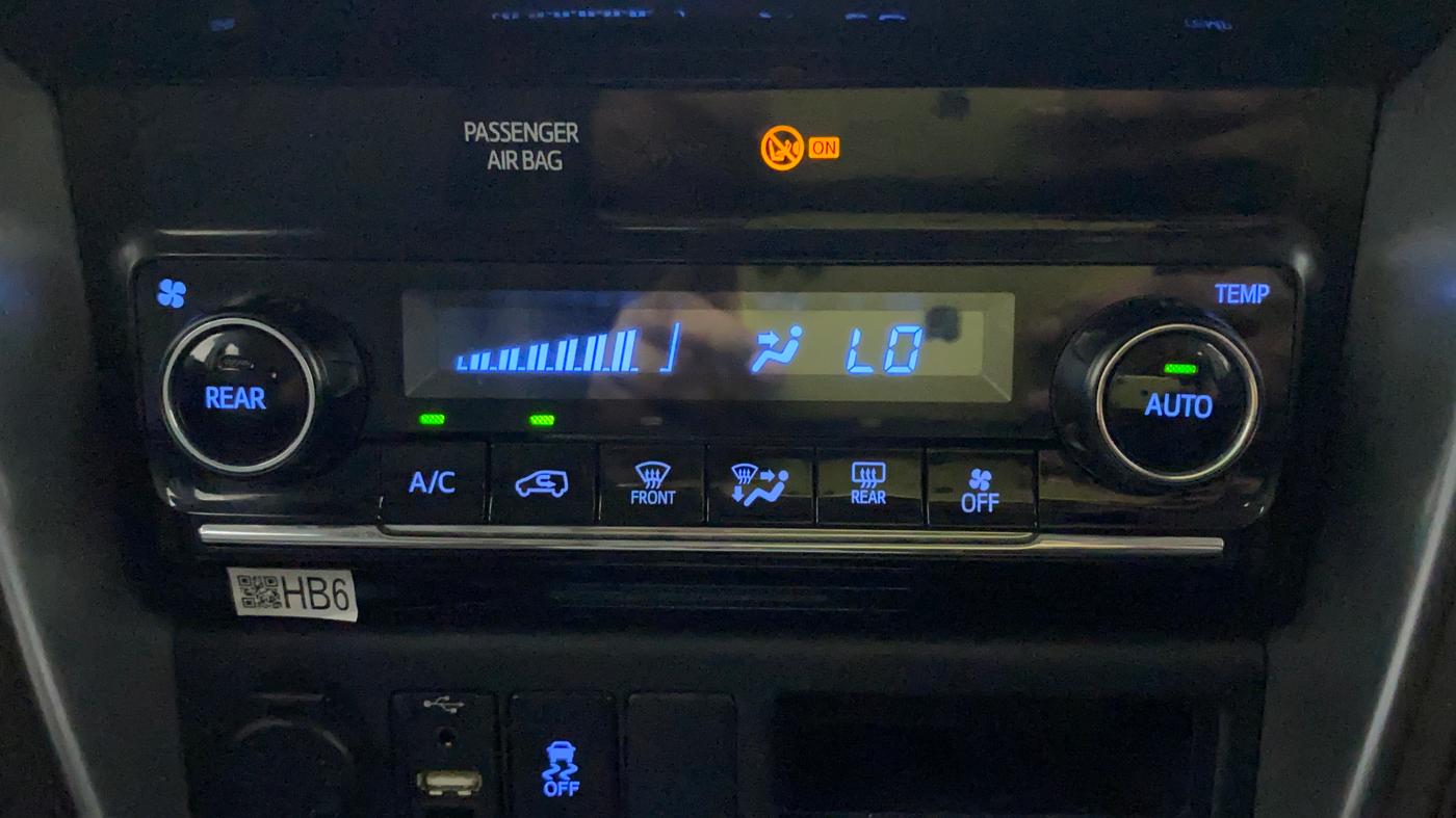 2017 Toyota Fortuner 2.8 4X2 AT, Diesel, Automatic, 1,04,607 km, Automatic Climate Control