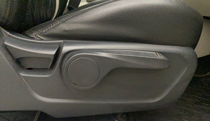 2019 Mahindra XUV300 W8 1.5 DIESEL, Diesel, Manual, 80,839 km, Driver Side Adjustment Panel