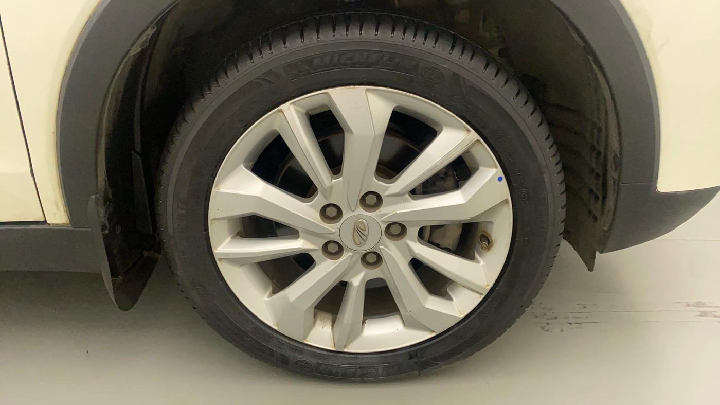 2019 Mahindra XUV300 W8 1.5 DIESEL, Diesel, Manual, 80,839 km, Right Front Wheel