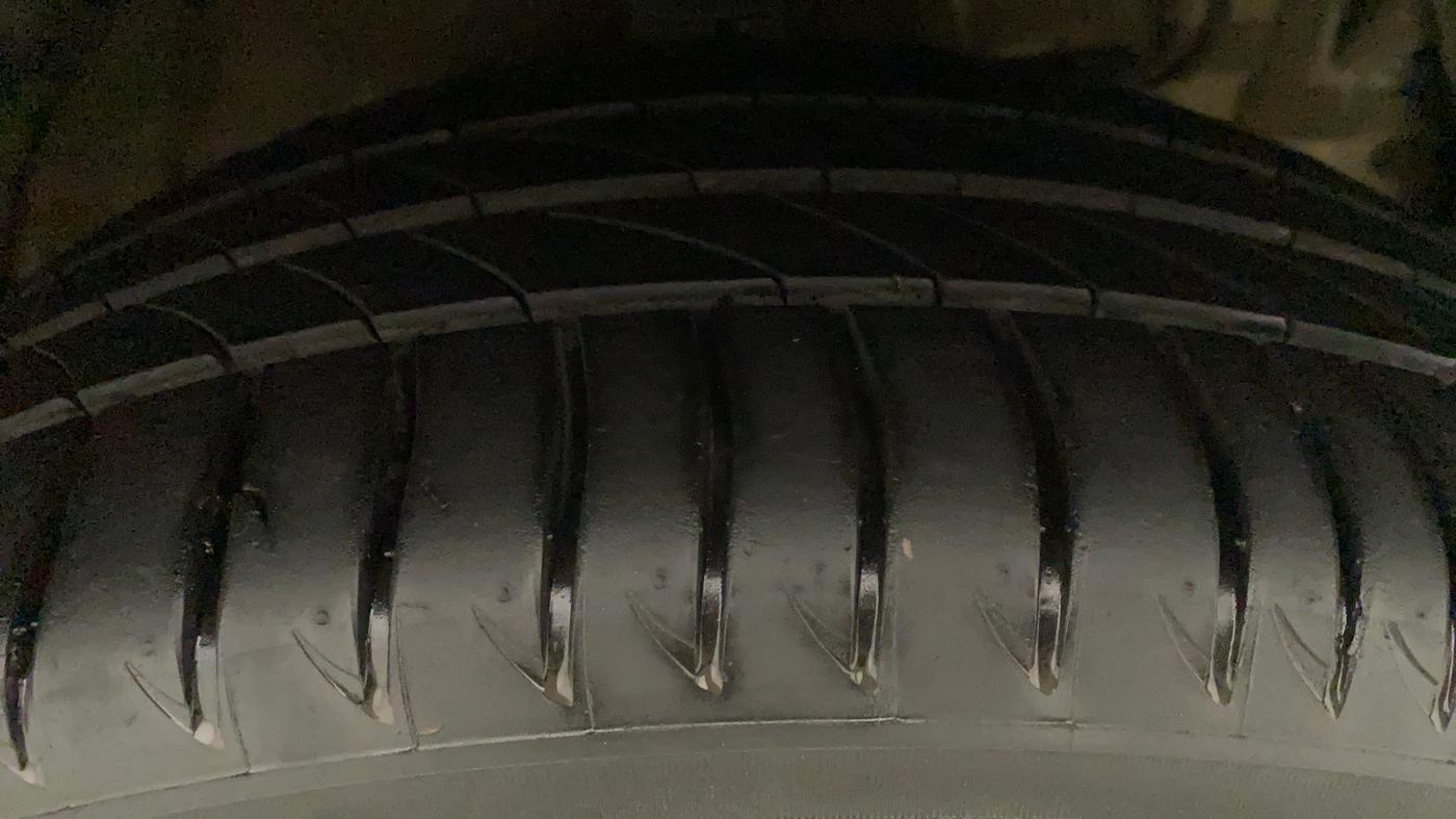 2019 Mahindra XUV300 W8 1.5 DIESEL, Diesel, Manual, 80,839 km, Right Front Tyre Tread
