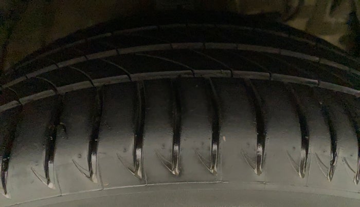 2019 Mahindra XUV300 W8 1.5 DIESEL, Diesel, Manual, 80,839 km, Right Front Tyre Tread
