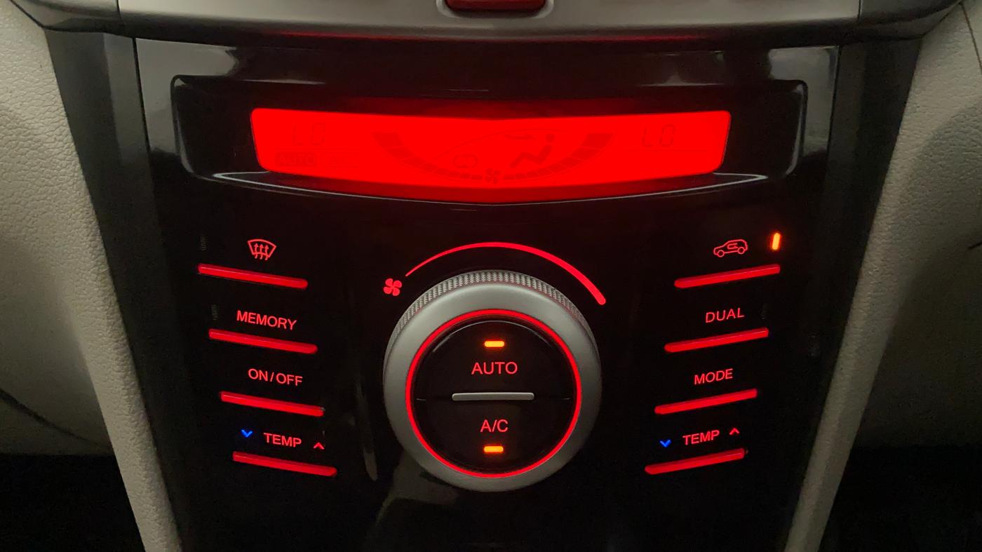 2019 Mahindra XUV300 W8 1.5 DIESEL, Diesel, Manual, 80,839 km, Automatic Climate Control