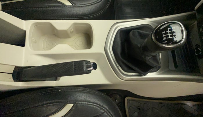 2019 Mahindra XUV300 W8 1.5 DIESEL, Diesel, Manual, 80,839 km, Gear Lever
