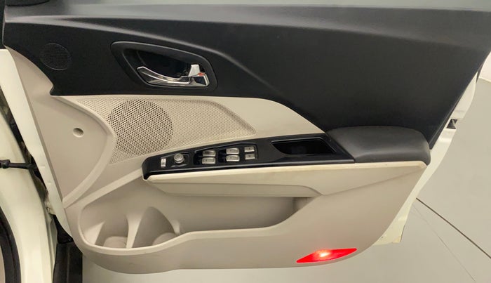 2019 Mahindra XUV300 W8 1.5 DIESEL, Diesel, Manual, 80,839 km, Driver Side Door Panels Control