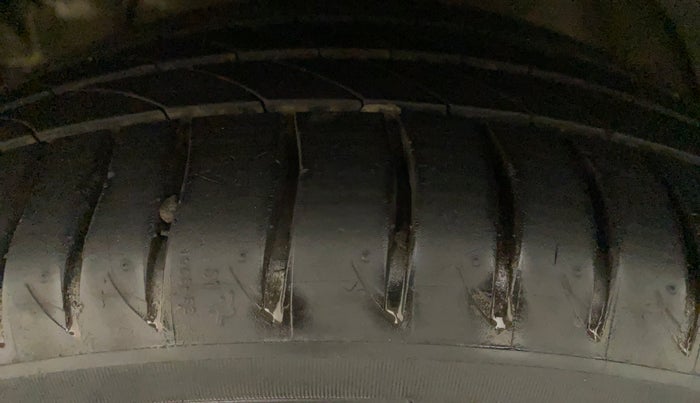 2019 Mahindra XUV300 W8 1.5 DIESEL, Diesel, Manual, 80,839 km, Left Front Tyre Tread