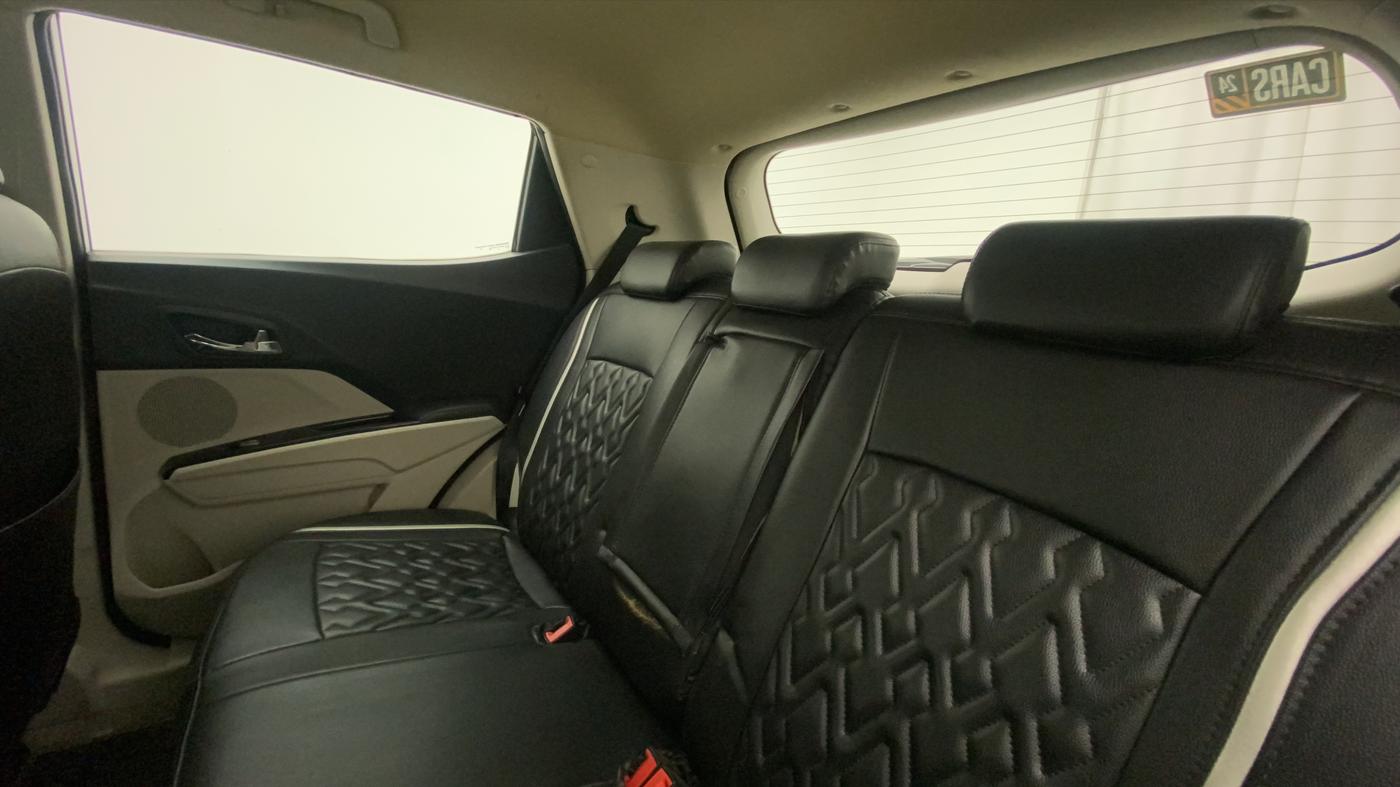 2019 Mahindra XUV300 W8 1.5 DIESEL, Diesel, Manual, 80,839 km, Right Side Rear Door Cabin