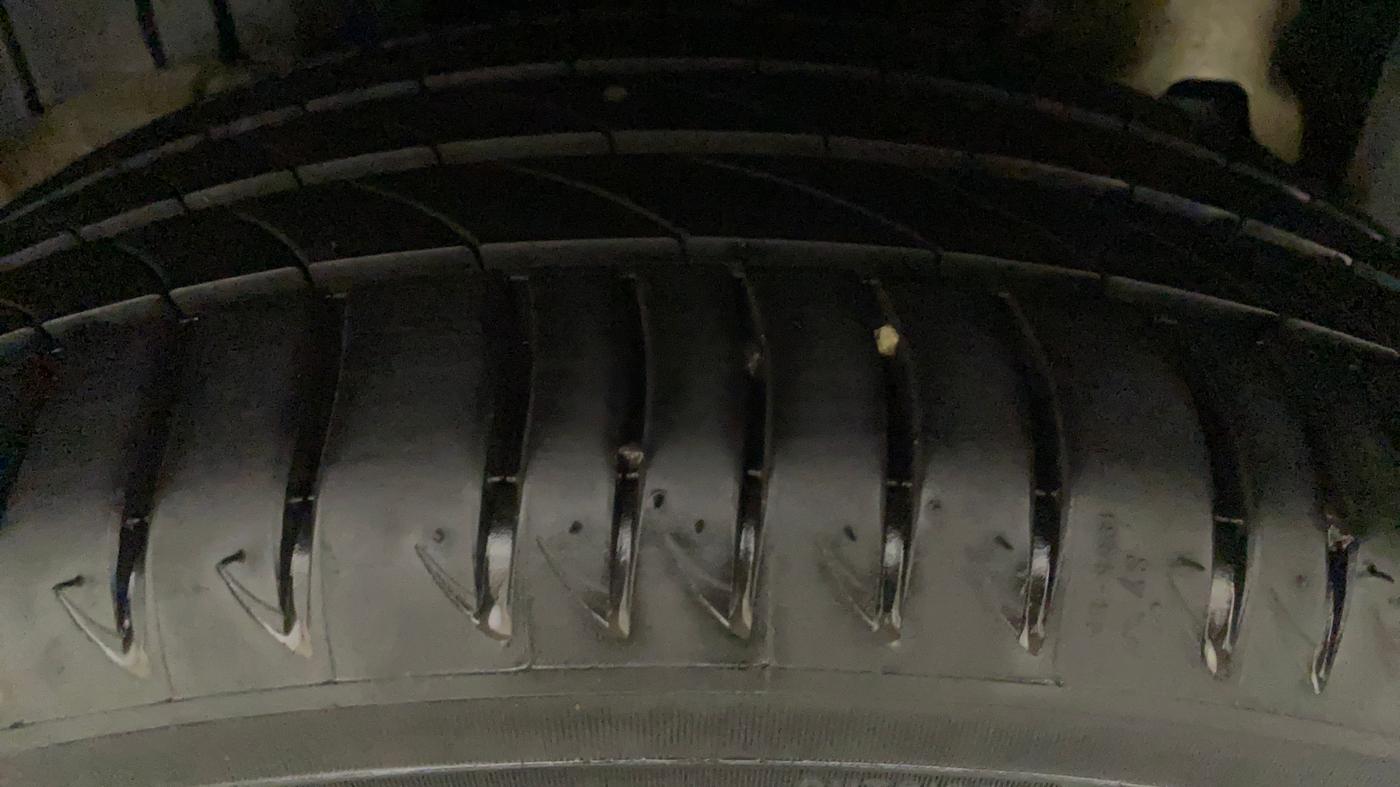 2019 Mahindra XUV300 W8 1.5 DIESEL, Diesel, Manual, 80,839 km, Right Rear Tyre Tread
