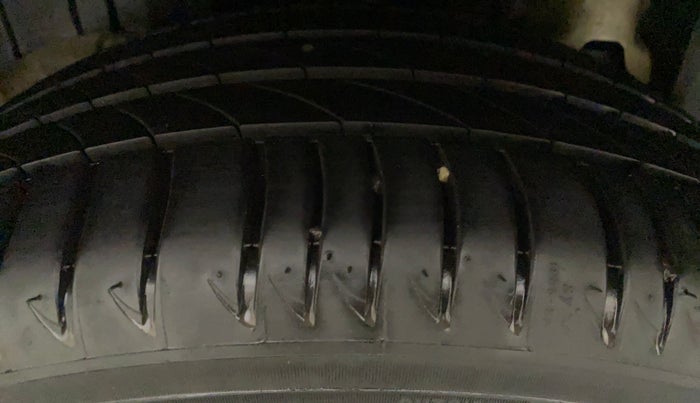 2019 Mahindra XUV300 W8 1.5 DIESEL, Diesel, Manual, 80,839 km, Right Rear Tyre Tread