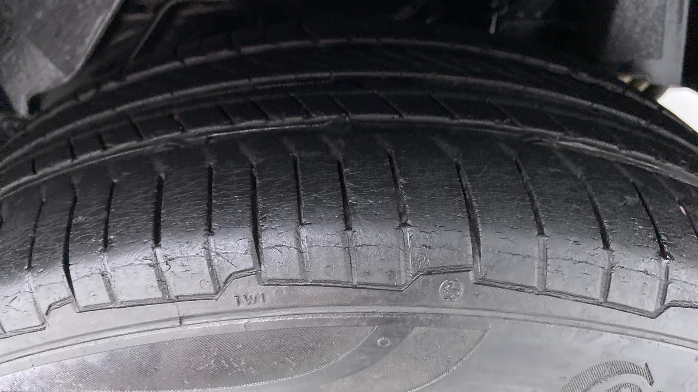 2015 Ford Figo Aspire 1.5 TREND DIESEL, Diesel, Manual, 59,980 km, Left Rear Tyre Tread