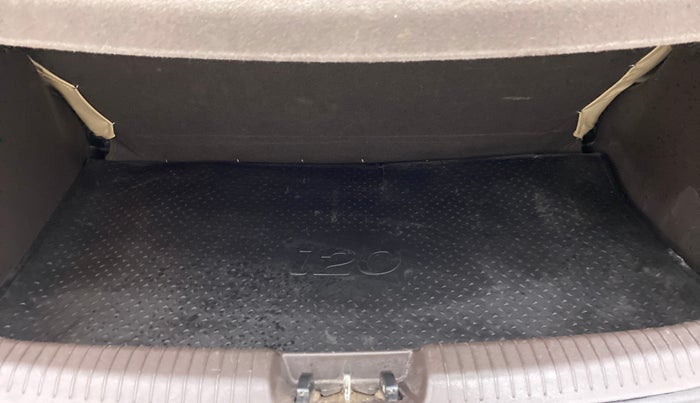 2010 Hyundai i20 MAGNA (O) 1.2, Petrol, Manual, 1,05,007 km, Boot Inside
