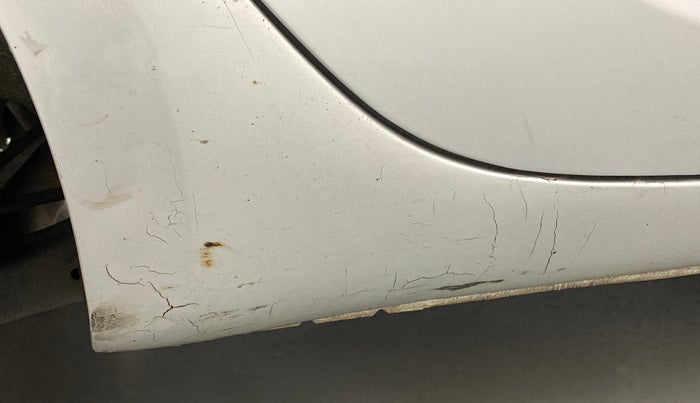 2010 Hyundai i20 MAGNA (O) 1.2, Petrol, Manual, 1,05,007 km, Right running board - Paint has minor damage