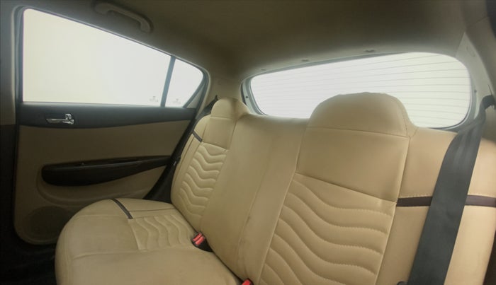 2010 Hyundai i20 MAGNA (O) 1.2, Petrol, Manual, 1,05,007 km, Right Side Rear Door Cabin