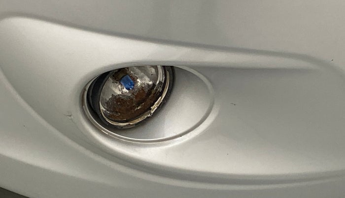 2010 Hyundai i20 MAGNA (O) 1.2, Petrol, Manual, 1,05,007 km, Right fog light - Minor damage