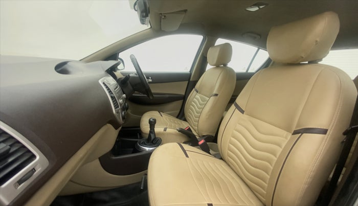 2010 Hyundai i20 MAGNA (O) 1.2, Petrol, Manual, 1,05,007 km, Right Side Front Door Cabin