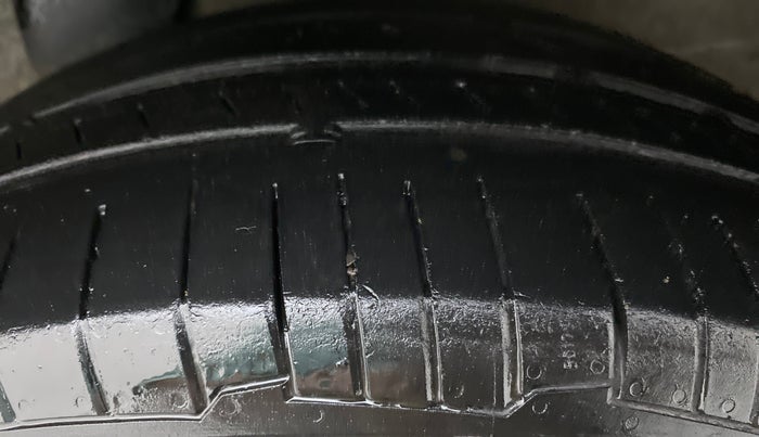 2010 Hyundai i20 MAGNA (O) 1.2, Petrol, Manual, 1,05,007 km, Left Rear Tyre Tread