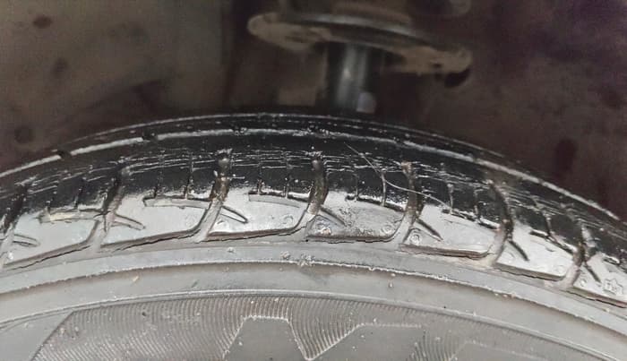 2017 Maruti Baleno DELTA PETROL 1.2, Petrol, Manual, 30,448 km, Left Front Tyre Tread