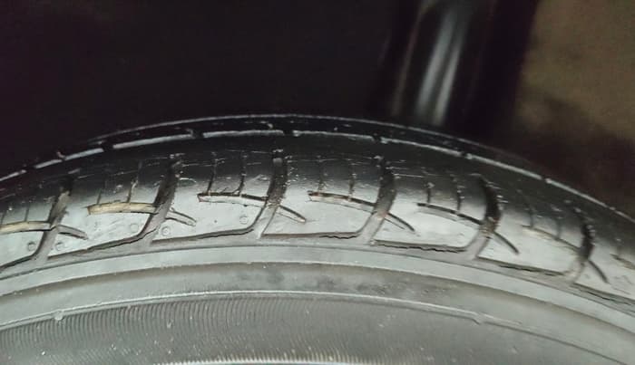 2017 Maruti Baleno DELTA PETROL 1.2, Petrol, Manual, 30,448 km, Left Rear Tyre Tread