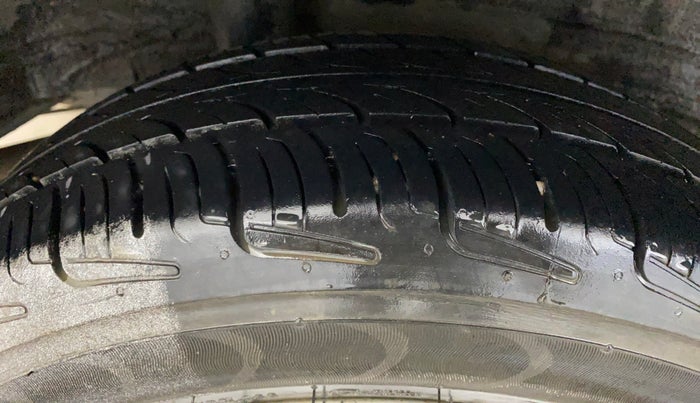 2019 Honda Amaze 1.2L I-VTEC E, CNG, Manual, 1,10,203 km, Right Rear Tyre Tread