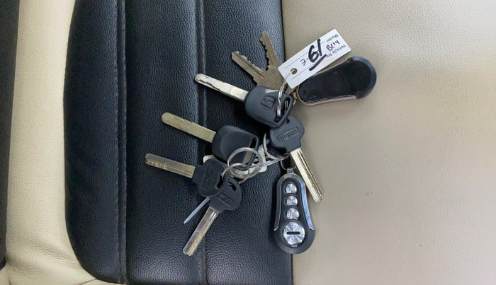 2019 Honda Amaze 1.2L I-VTEC E, CNG, Manual, 1,10,203 km, Key Close Up