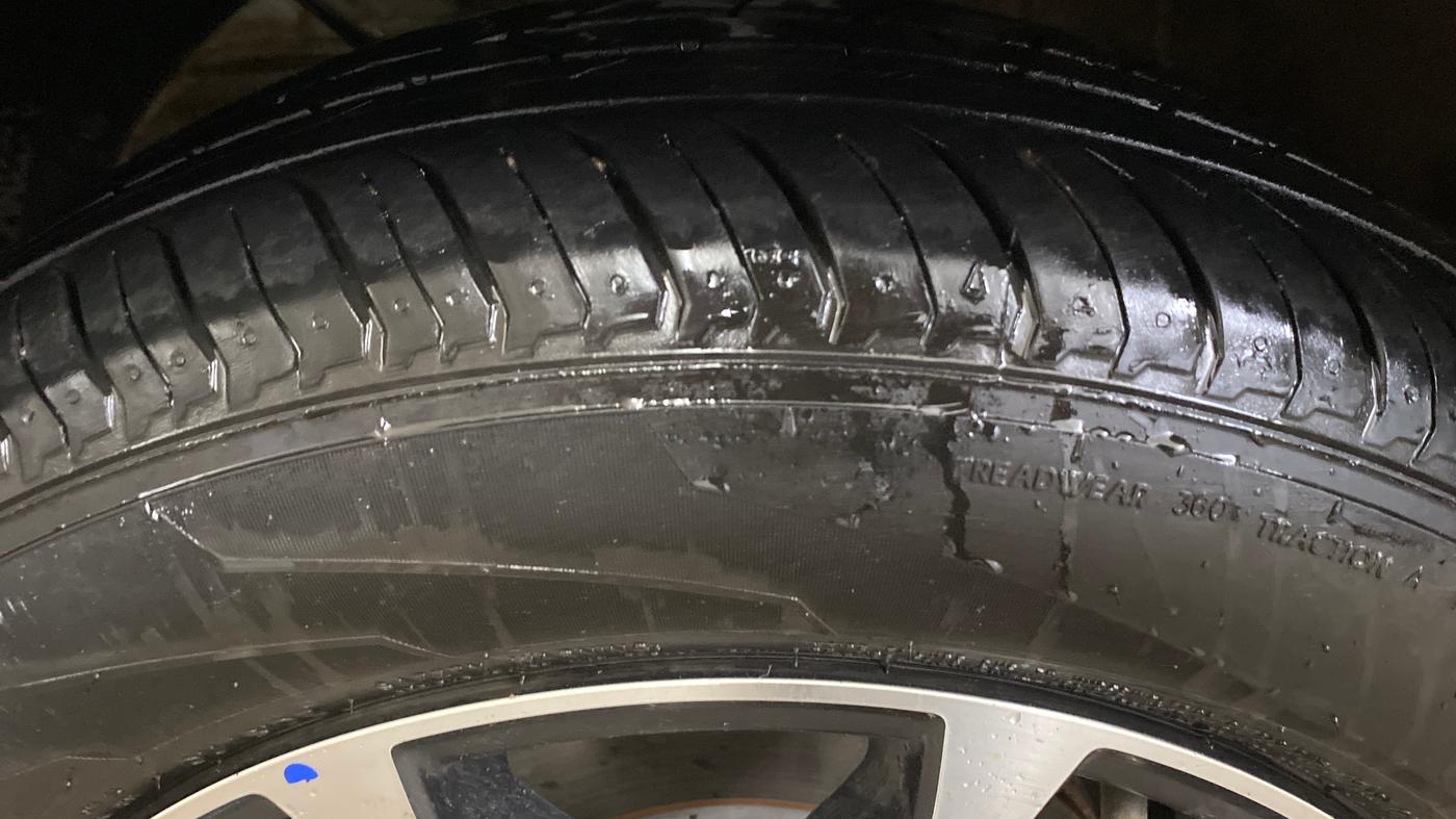 2023 Maruti XL6 ZETA AT, Petrol, Automatic, 81,155 km, Left Front Tyre Tread