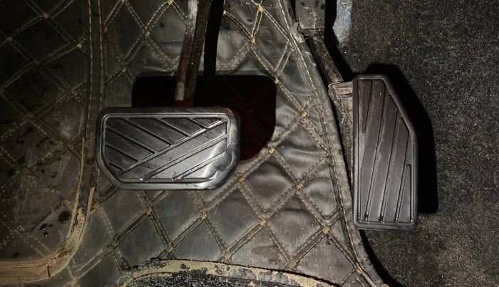 2023 Maruti XL6 ZETA AT, Petrol, Automatic, 81,105 km, Pedals