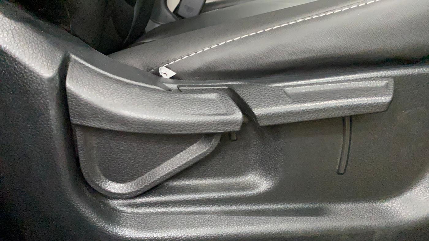 2020 KIA SONET HTX 1.5, Diesel, Manual, 46,201 km, Driver Side Adjustment Panel