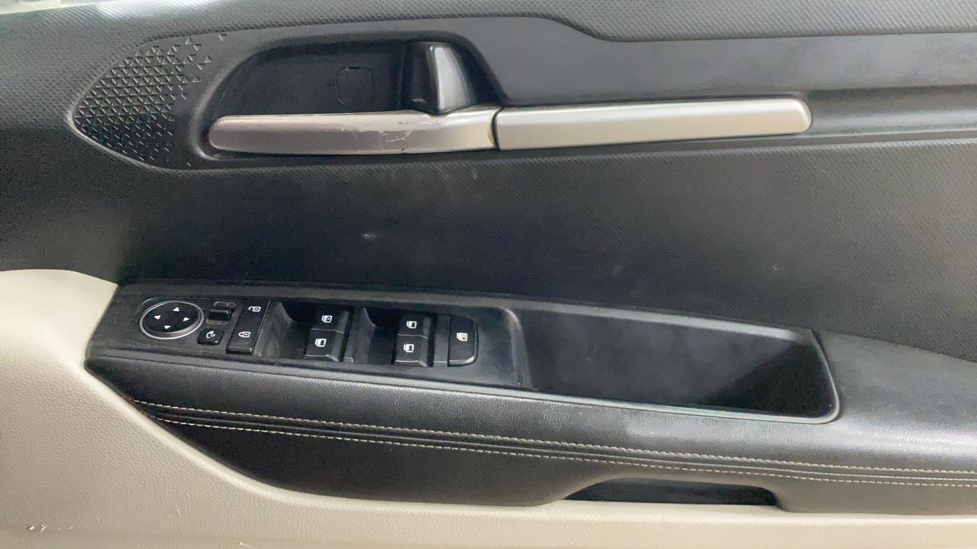 2020 KIA SONET HTX 1.5, Diesel, Manual, 46,201 km, Driver Side Door Panels Control