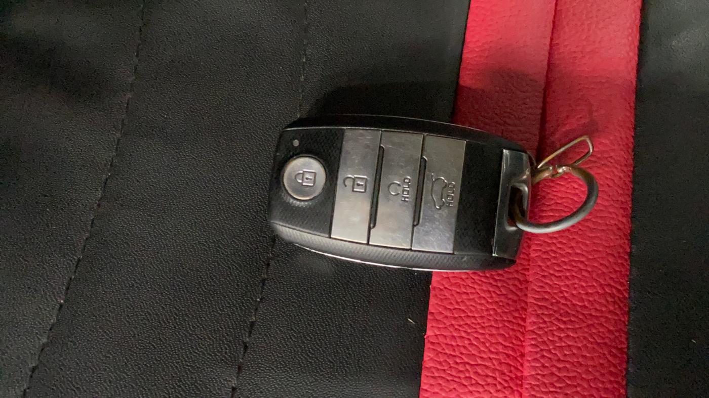 2020 KIA SONET HTX 1.5, Diesel, Manual, 46,201 km, Key Close Up