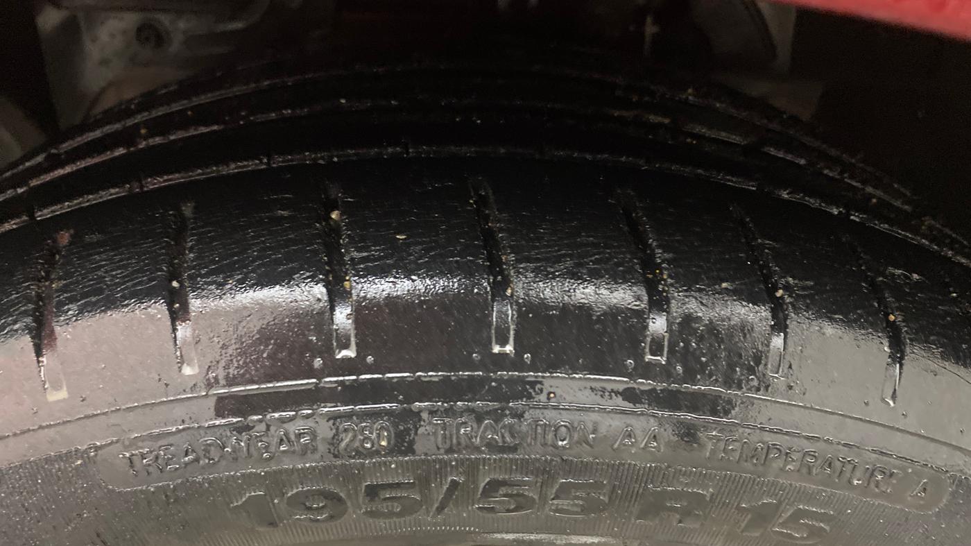 2020 Ford Figo Aspire TITANIUM 1.2 PETROL, Petrol, Manual, 59,961 km, Left Front Tyre Tread