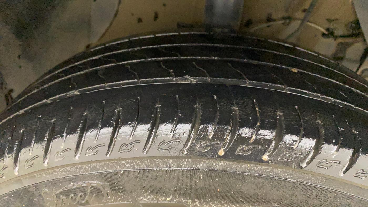 2018 Maruti Vitara Brezza VDI, Diesel, Manual, 1,10,839 km, Right Front Tyre Tread