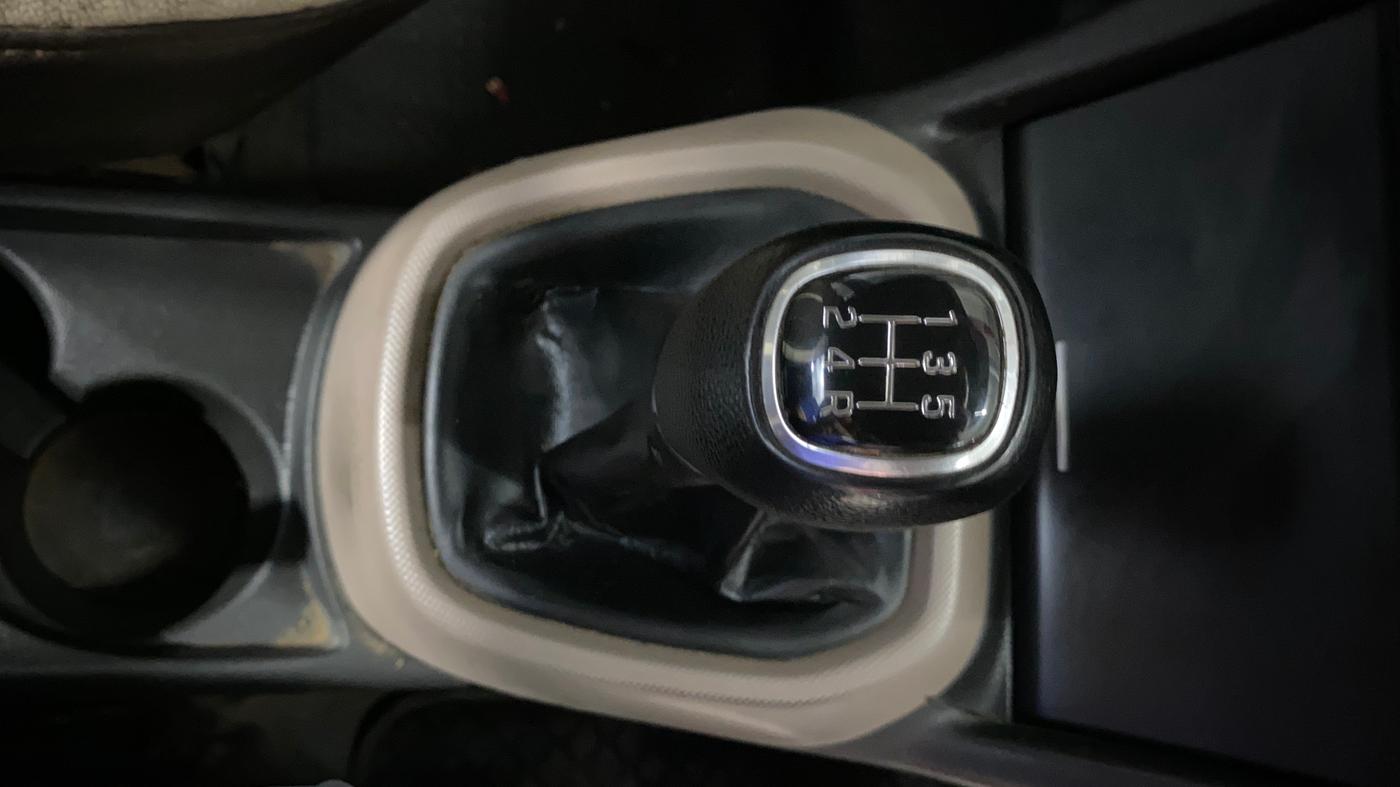 2014 Hyundai Xcent S (O) 1.2, Petrol, Manual, 72,971 km, Gear Lever