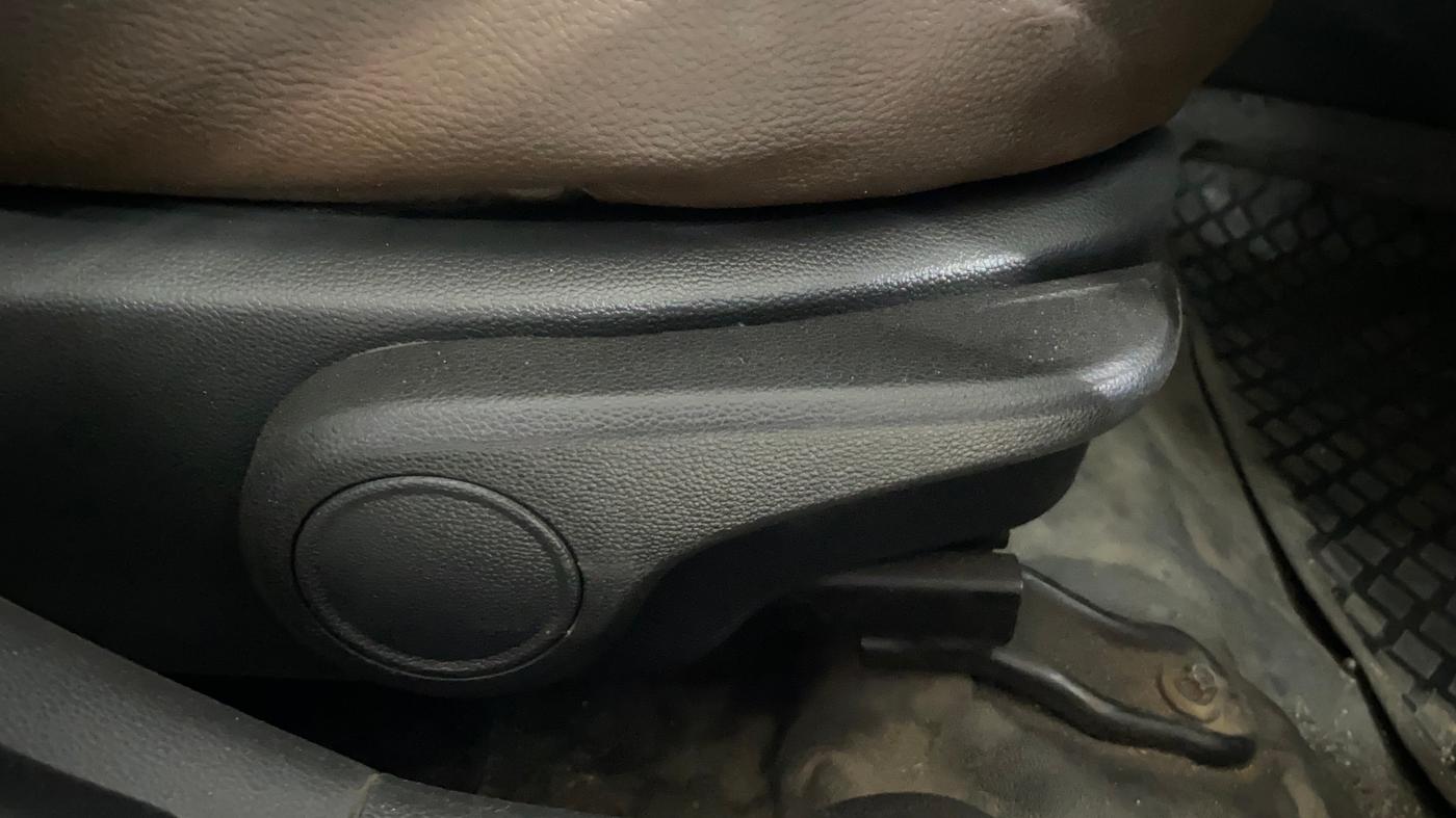 2014 Hyundai Xcent S (O) 1.2, Petrol, Manual, 72,971 km, Driver Side Adjustment Panel