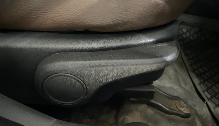 2014 Hyundai Xcent S (O) 1.2, Petrol, Manual, 72,971 km, Driver Side Adjustment Panel