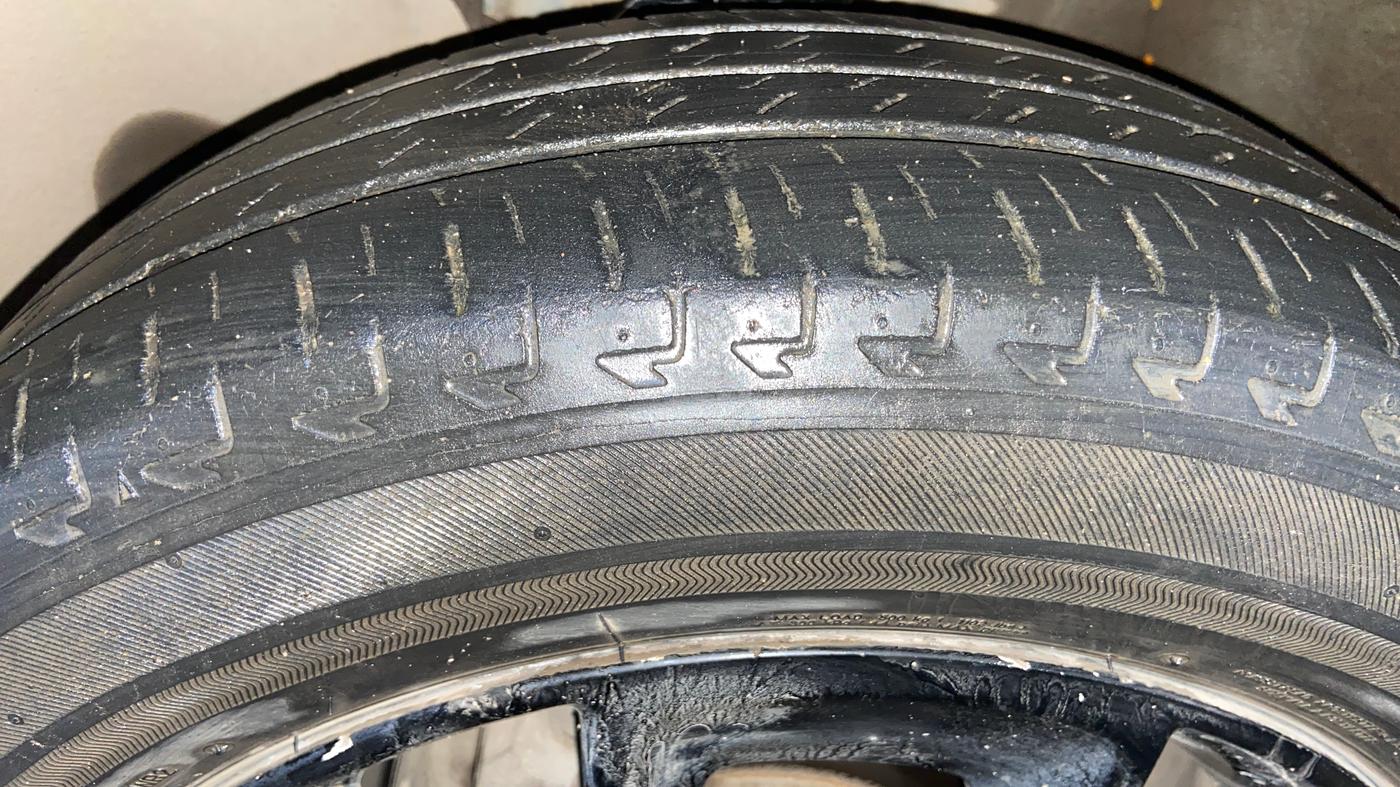 2017 Maruti IGNIS ZETA 1.2 AMT, Petrol, Automatic, 49,925 km, Left Front Tyre Tread