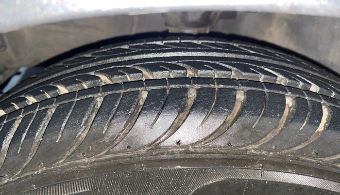 2013 Hyundai i10 MAGNA 1.2, Petrol, Manual, 21,011 km, Left Front Tyre Tread