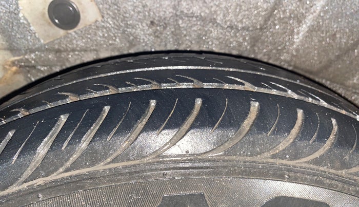 2013 Hyundai i10 MAGNA 1.2, Petrol, Manual, 21,011 km, Right Rear Tyre Tread