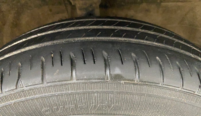 2010 Maruti Wagon R 1.0 VXI, Petrol, Manual, 61,569 km, Right Front Tyre Tread