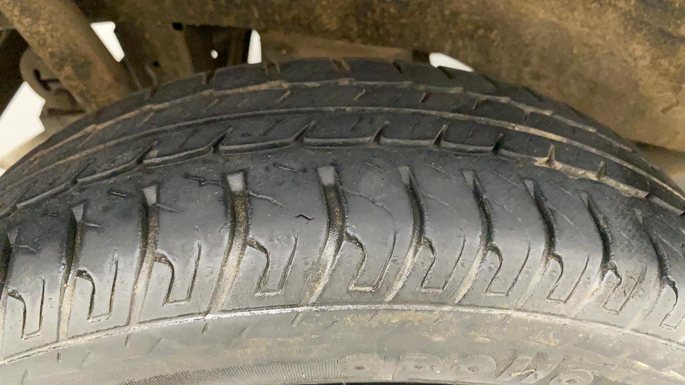 2010 Maruti Wagon R 1.0 VXI, Petrol, Manual, 61,569 km, Right Rear Tyre Tread