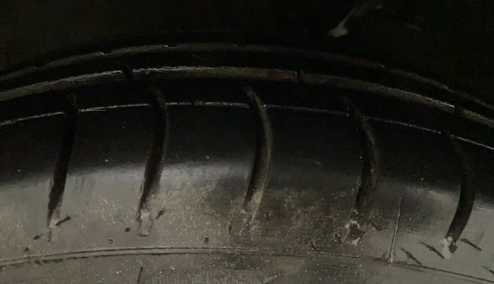2011 Hyundai i10 SPORTZ 1.2, Petrol, Manual, 30,522 km, Right Rear Tyre Tread