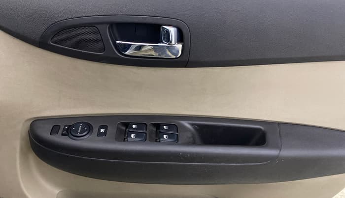 2013 Hyundai i20 SPORTZ 1.2, Petrol, Manual, 27,326 km, Driver Side Door Panels Control