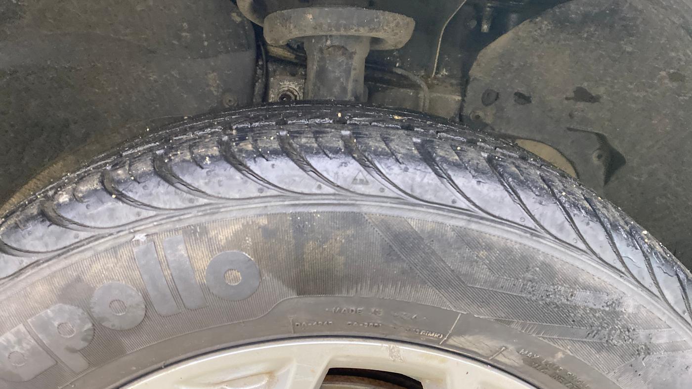 2014 Ford Figo TITANIUM 1.2 PETROL, Petrol, Manual, 18,257 km, Right Front Tyre Tread