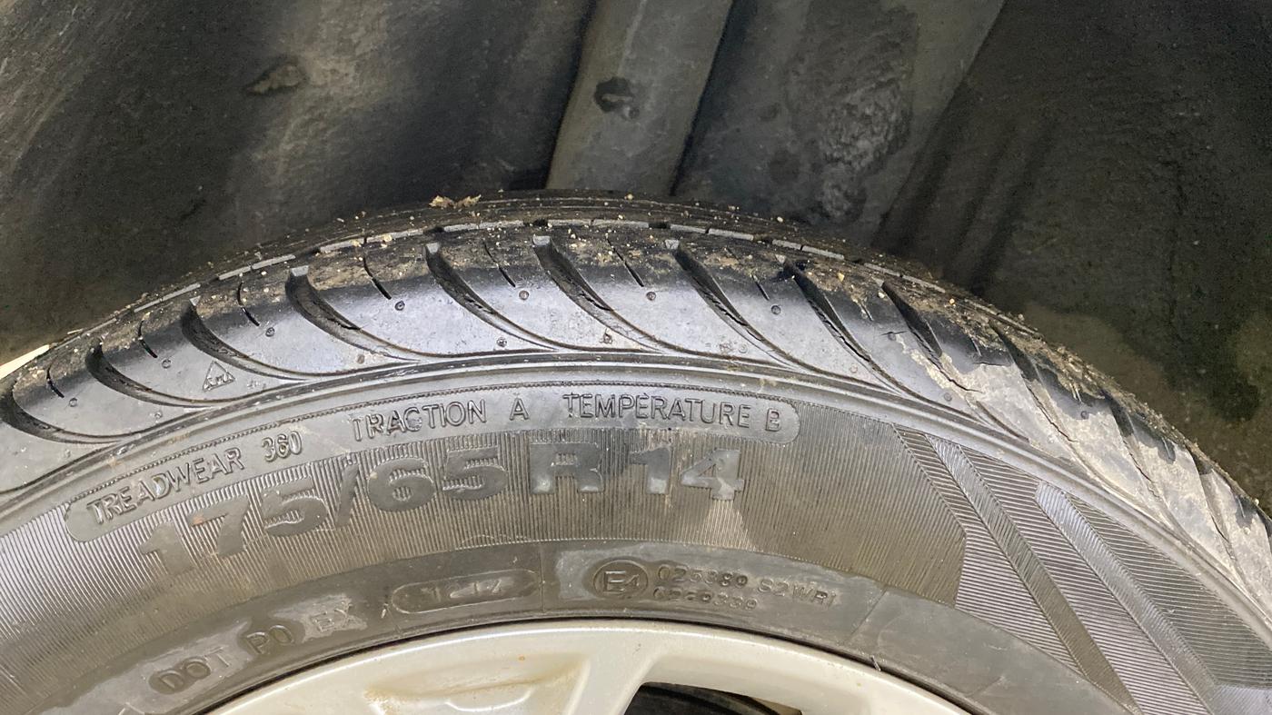 2014 Ford Figo TITANIUM 1.2 PETROL, Petrol, Manual, 18,257 km, Right Rear Tyre Tread