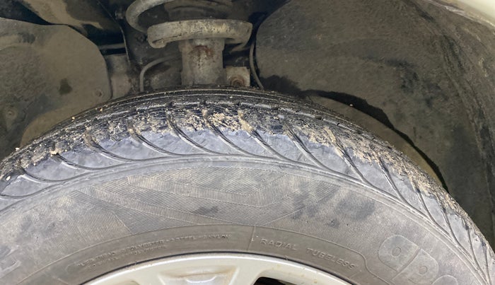 2014 Ford Figo TITANIUM 1.2 PETROL, Petrol, Manual, 18,257 km, Left Front Tyre Tread