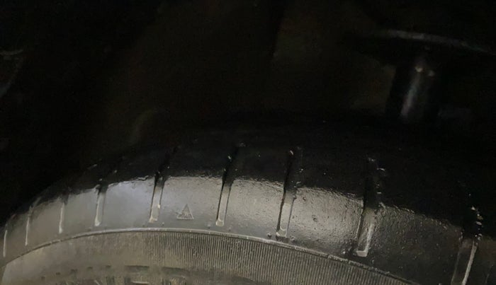 2019 Maruti Dzire ZXI PLUS AMT, CNG, Automatic, 96,062 km, Right Front Tyre Tread