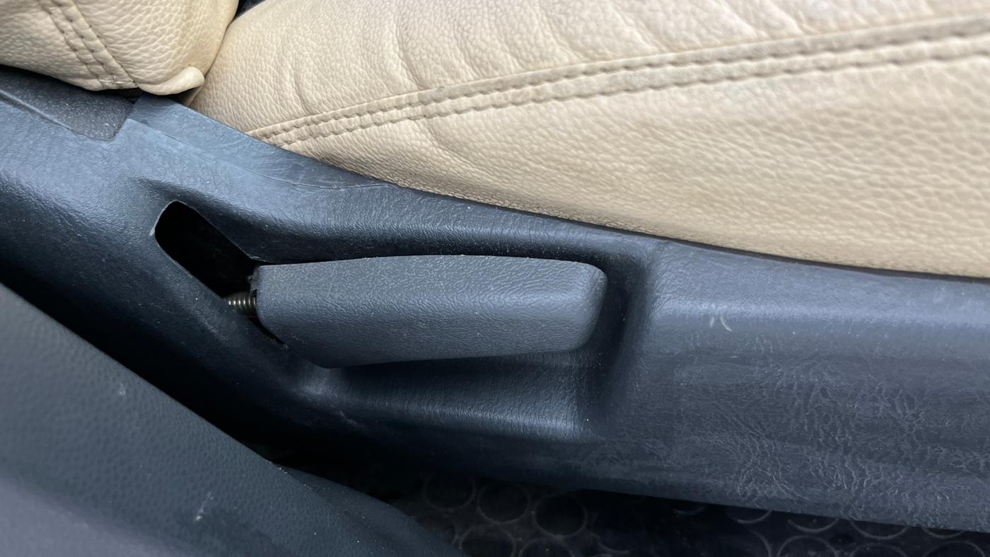 2015 Maruti Alto K10 VXI, Petrol, Manual, 57,802 km, Driver Side Adjustment Panel