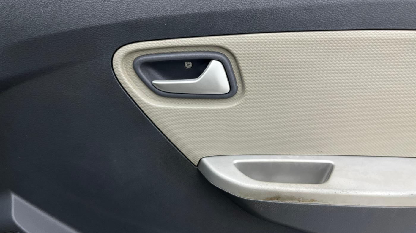 2015 Maruti Alto K10 VXI, Petrol, Manual, 57,802 km, Driver Side Door Panels Control