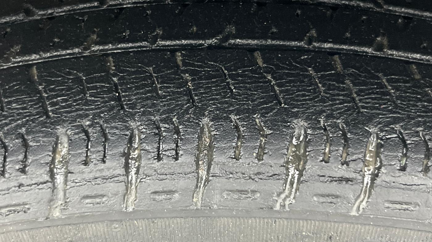 2015 Maruti Alto K10 VXI, Petrol, Manual, 57,802 km, Left Front Tyre Tread